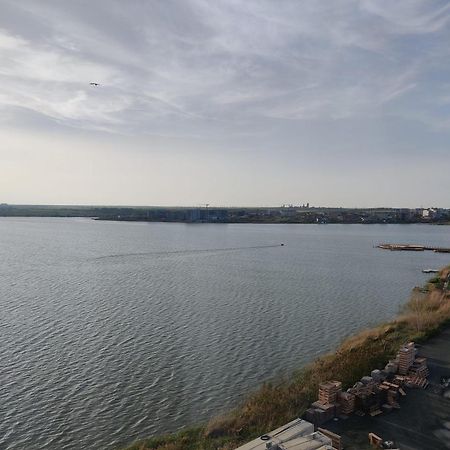 Koya Tower By The Lake Apartments Mamaia Ngoại thất bức ảnh