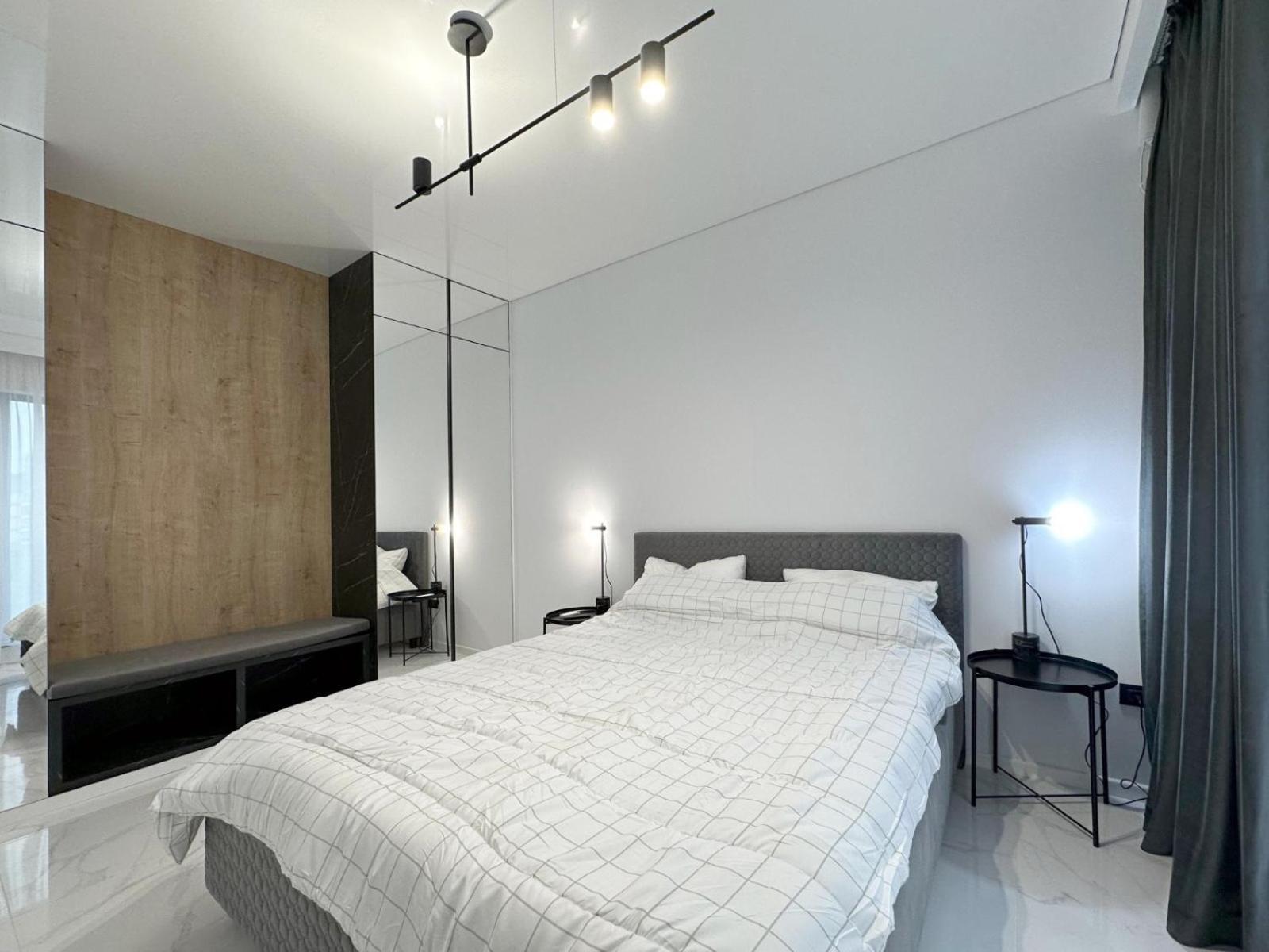 Koya Tower By The Lake Apartments Mamaia Ngoại thất bức ảnh