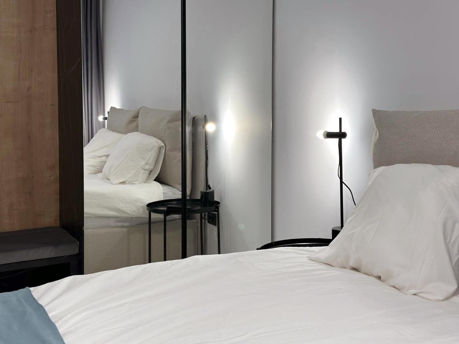 Koya Tower By The Lake Apartments Mamaia Ngoại thất bức ảnh