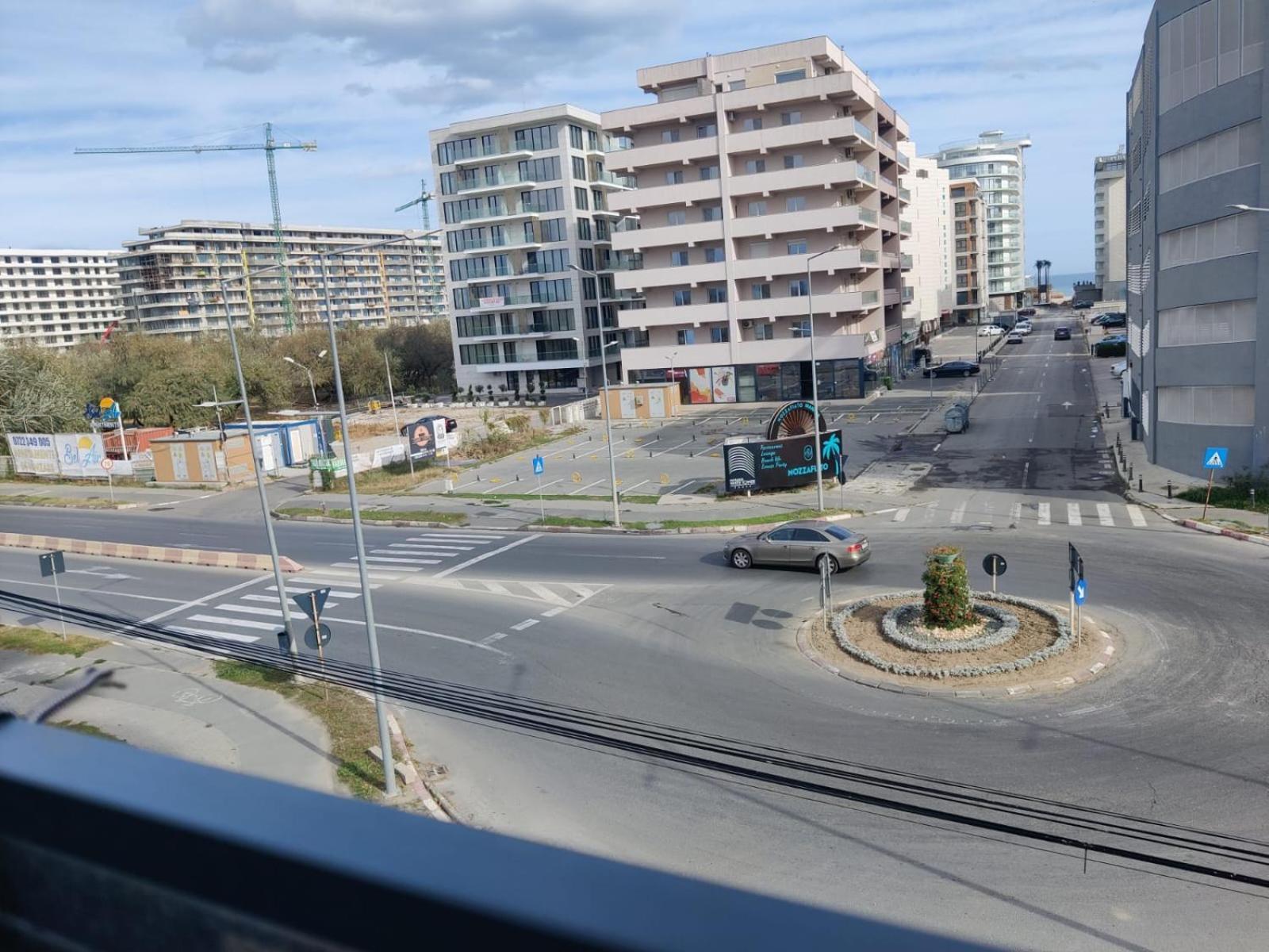 Koya Tower By The Lake Apartments Mamaia Ngoại thất bức ảnh