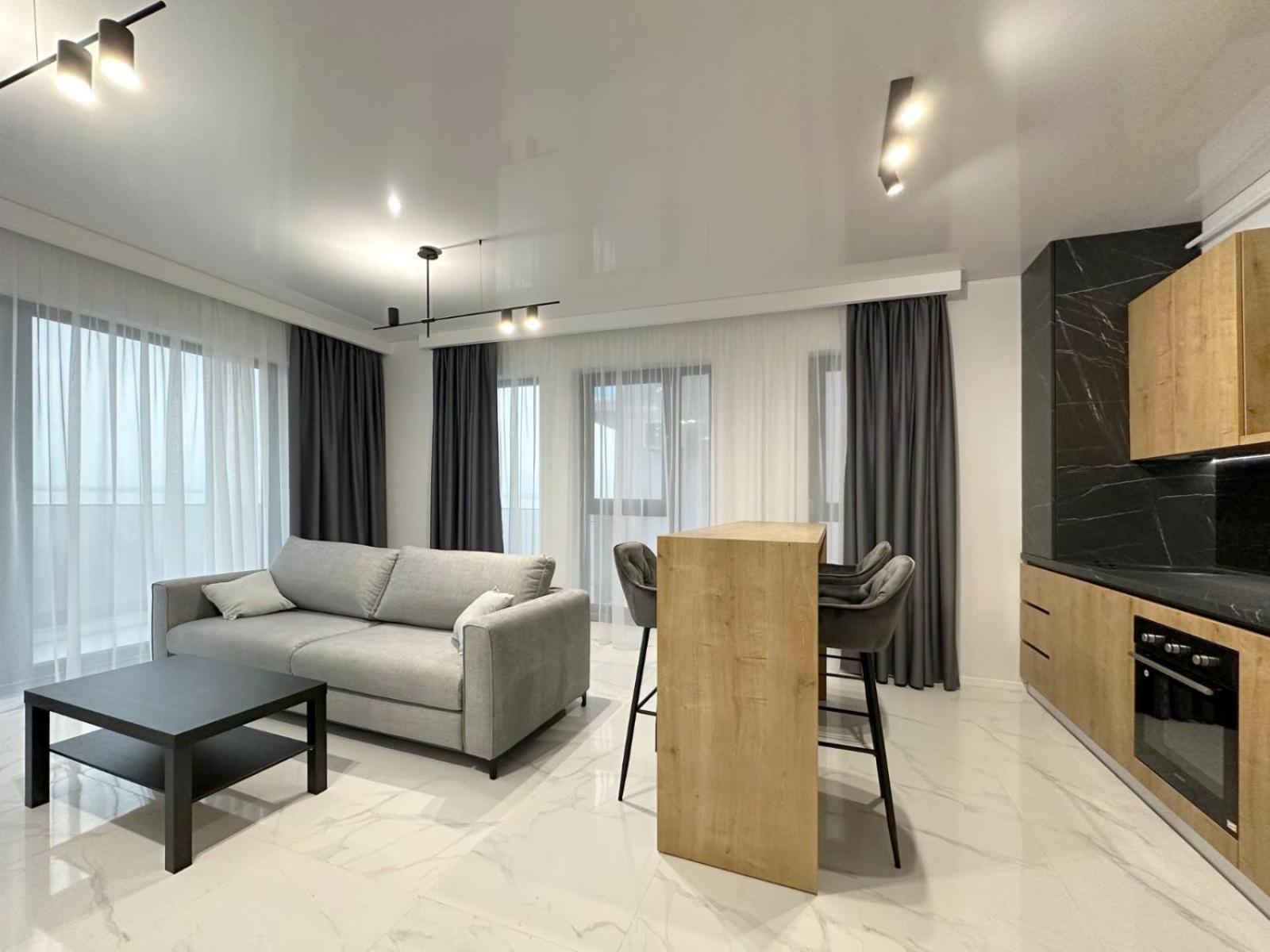 Koya Tower By The Lake Apartments Mamaia Ngoại thất bức ảnh