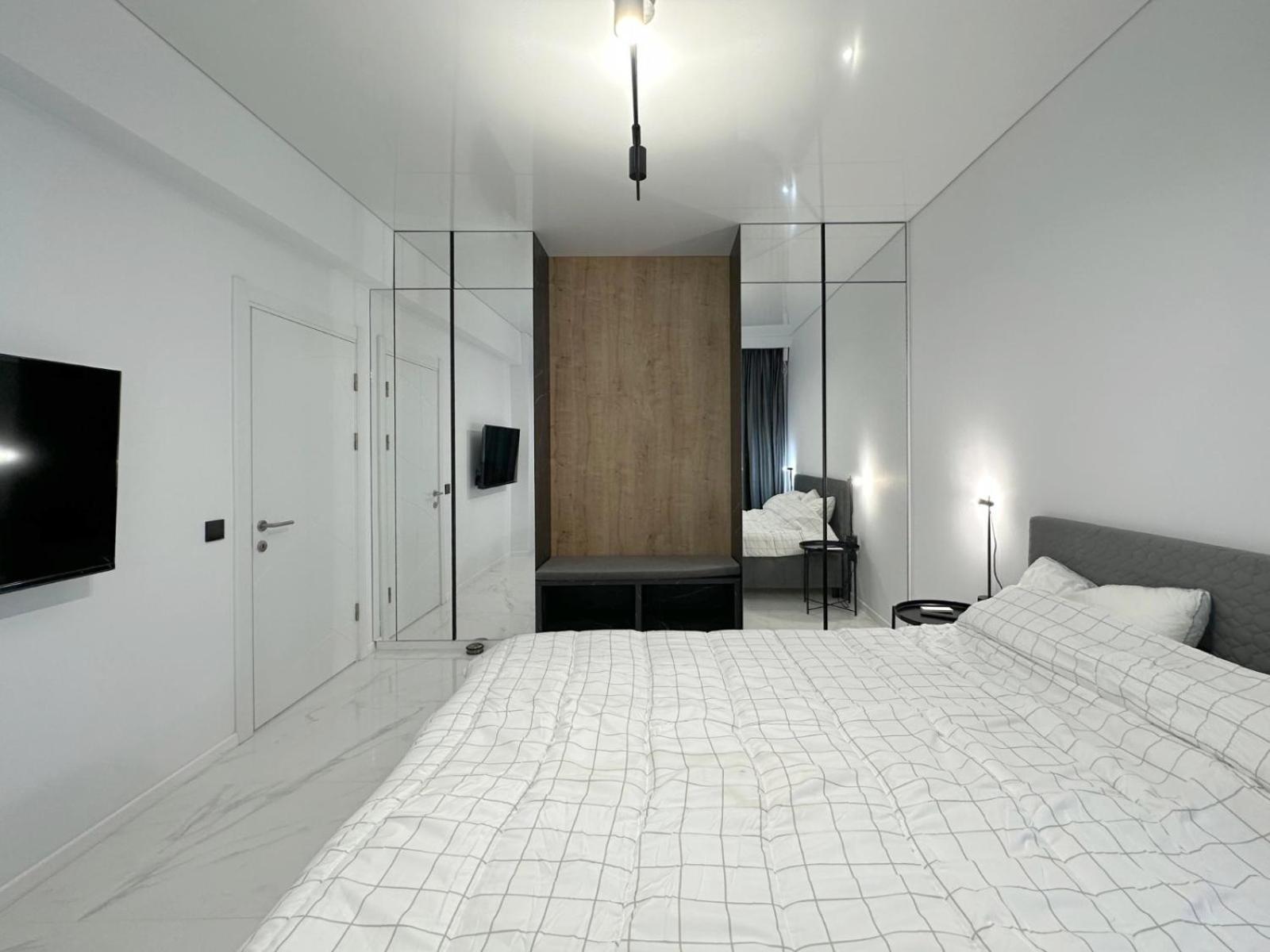 Koya Tower By The Lake Apartments Mamaia Ngoại thất bức ảnh