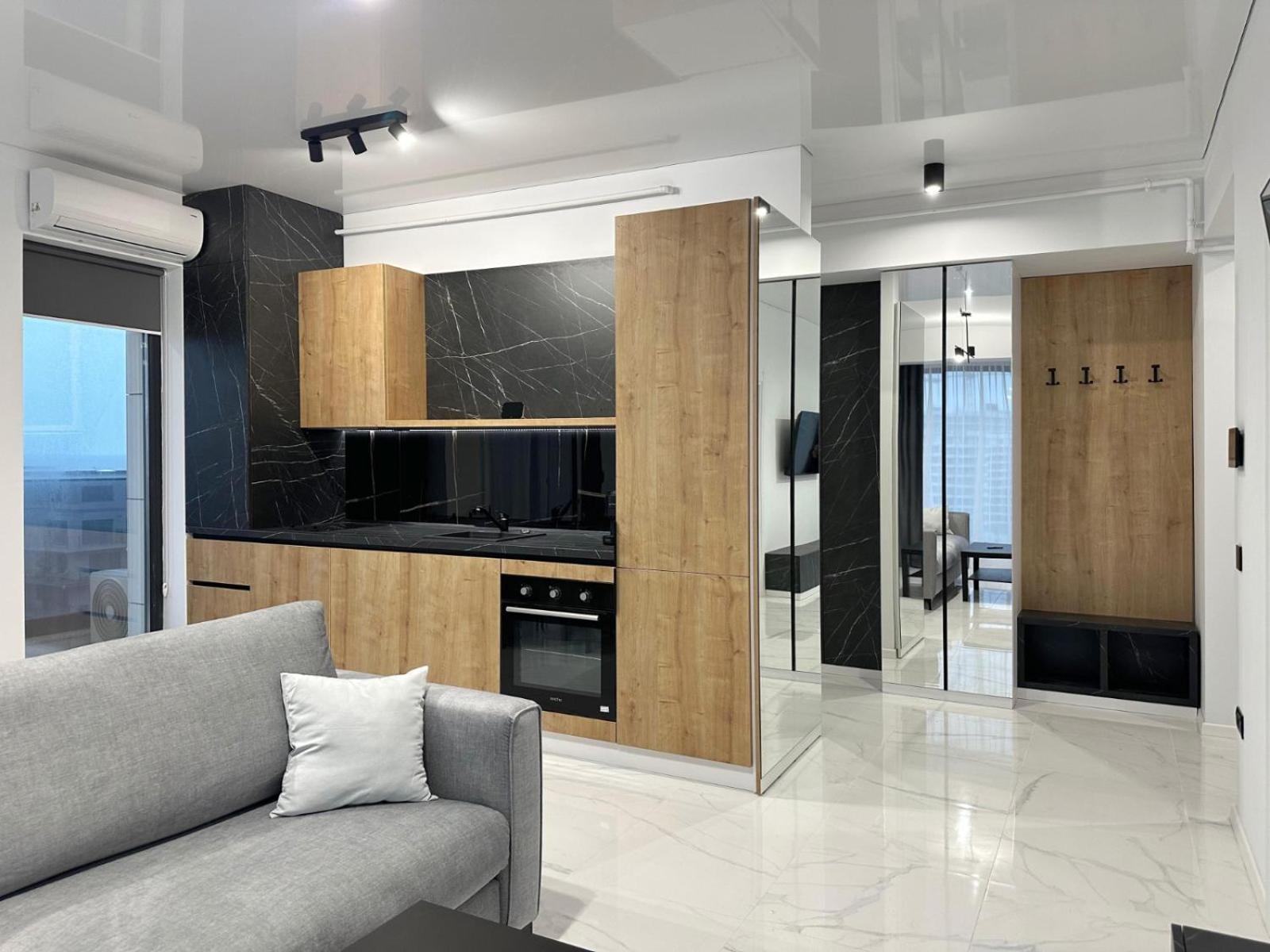 Koya Tower By The Lake Apartments Mamaia Ngoại thất bức ảnh