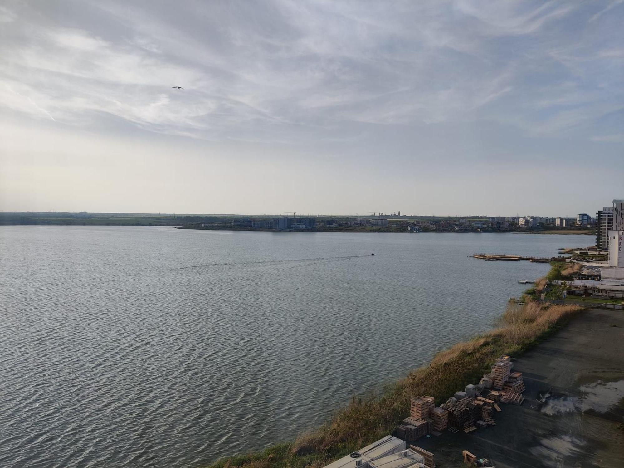 Koya Tower By The Lake Apartments Mamaia Ngoại thất bức ảnh